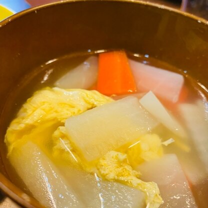 玉子を入れて少しアレンジしてみました。
冬場に食べる大根のスープは格別温まりますね。ごちそうさまでした。
